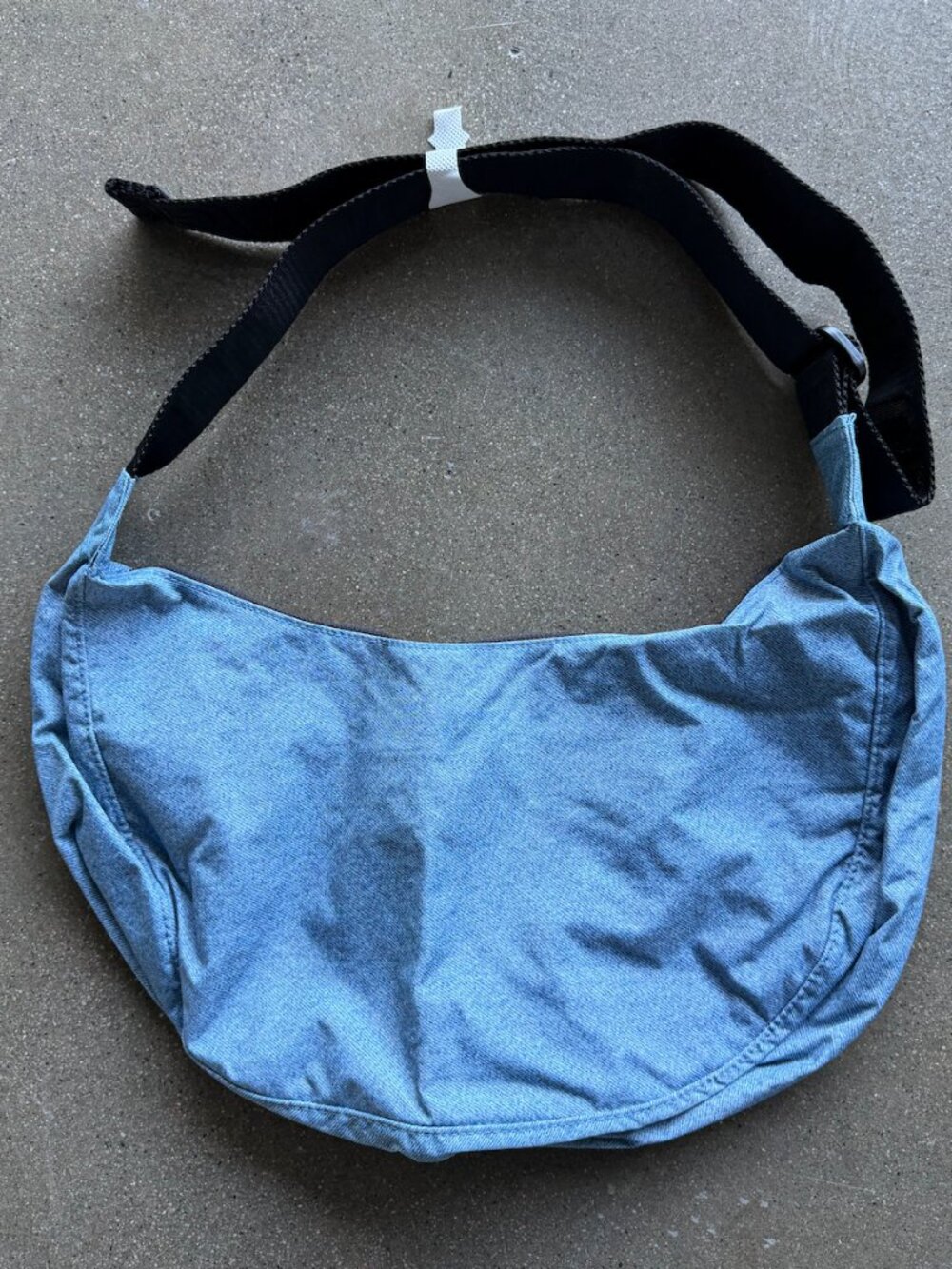 Brand new Medium Crescent bag Denim by Baggu